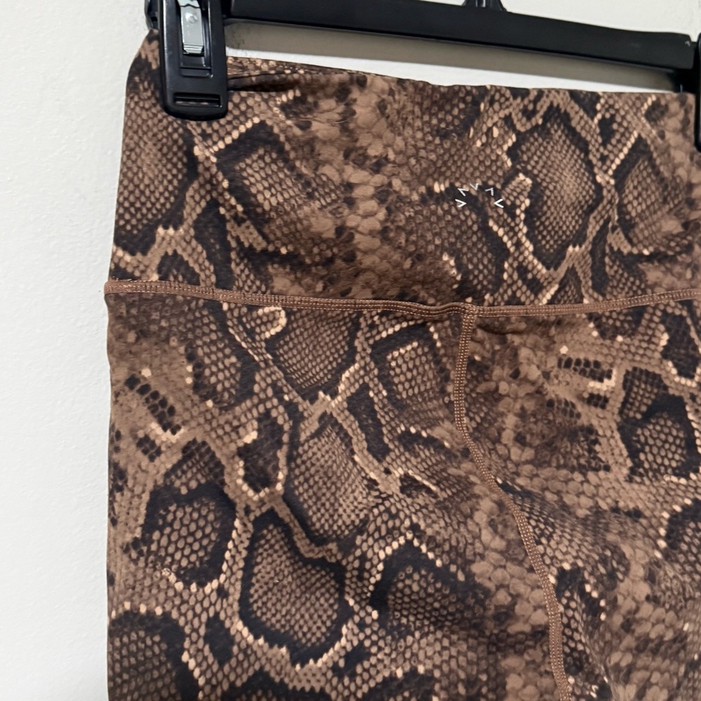 VARLEY Python Let's Go Short Brown Size Small - image 6